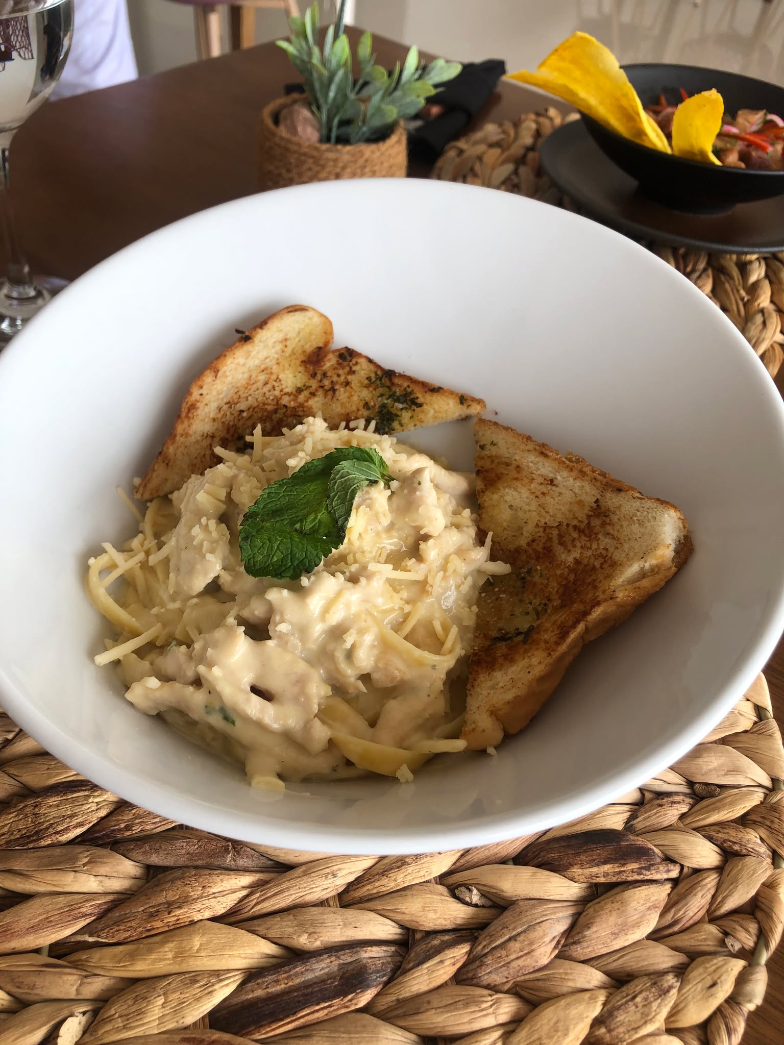 Hotel con restaurante en Laureles Medellín y desayuno incluido para huéspedes