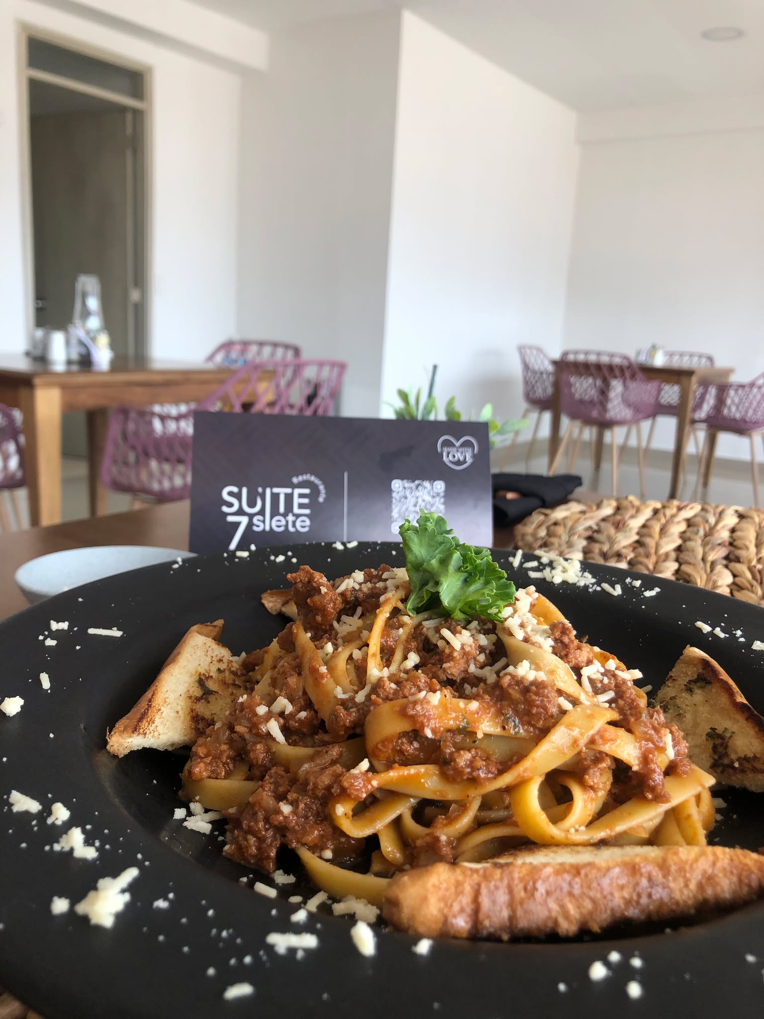 Hotel en Laureles Medellín con desayuno incluido y restaurante para turistas