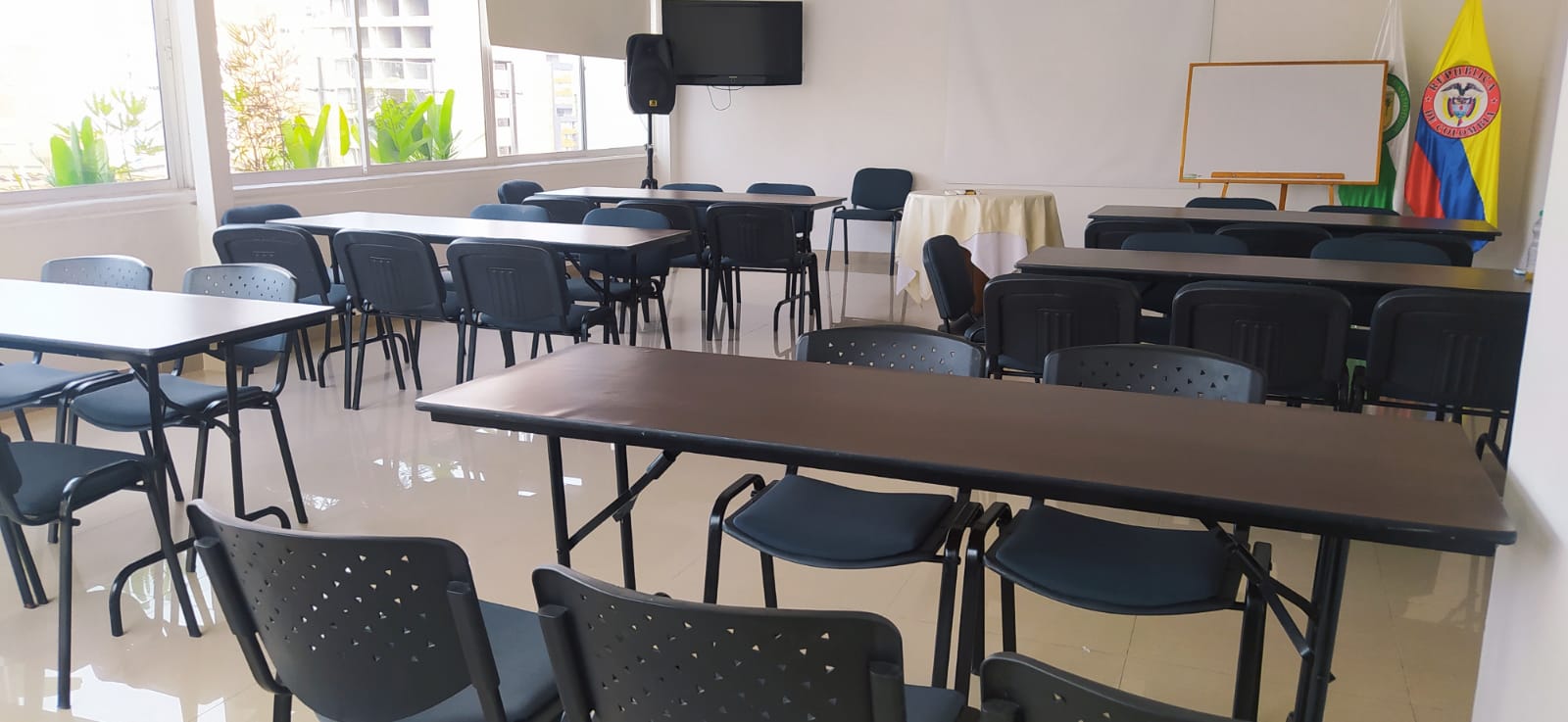 salón de reuniones en Medellín para eventos corporativos en Suite Comfort