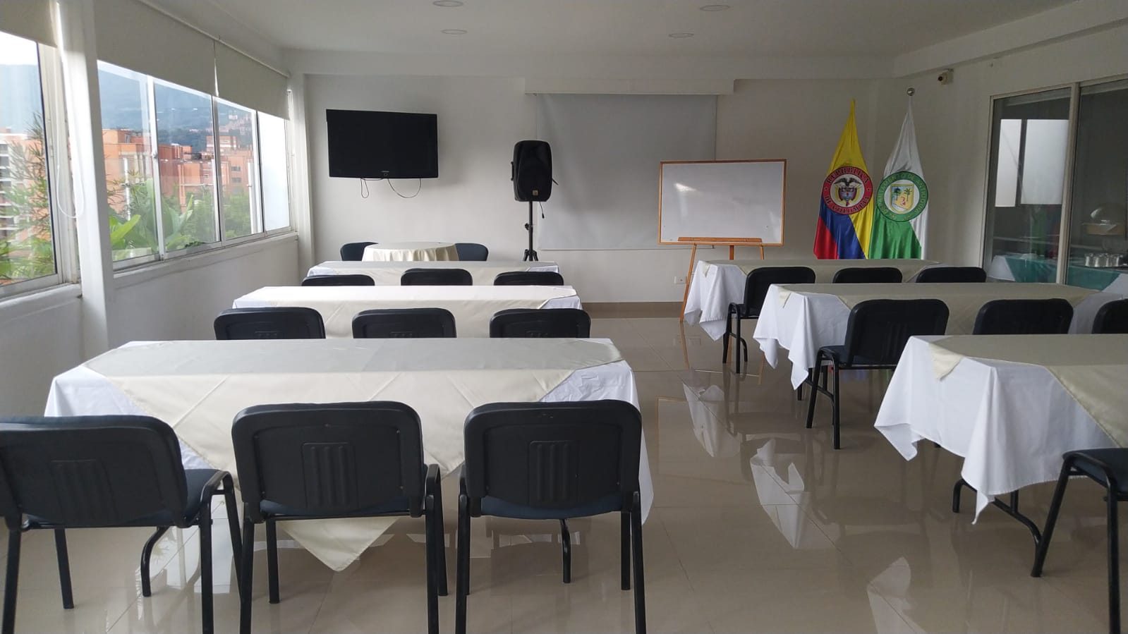 salón de reuniones en Medellín dentro de Hotel Suite Comfort